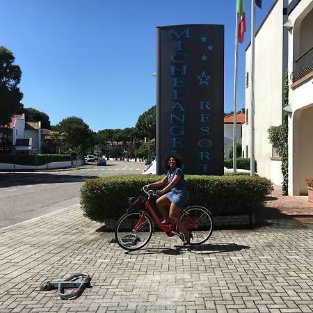 Michelangelo & Family ليدو دي سبينا